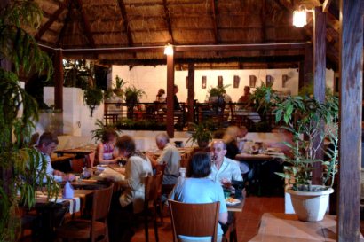 Captain's Table Restaurant, Bakotu Hotel