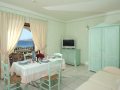 Lounge/Dining Area