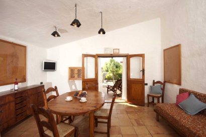 Lounge/Dining Area