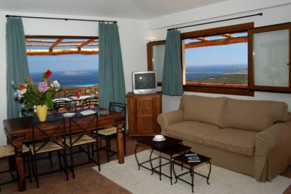 Lounge/Dining Area
