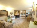 Lounge/Dining Area