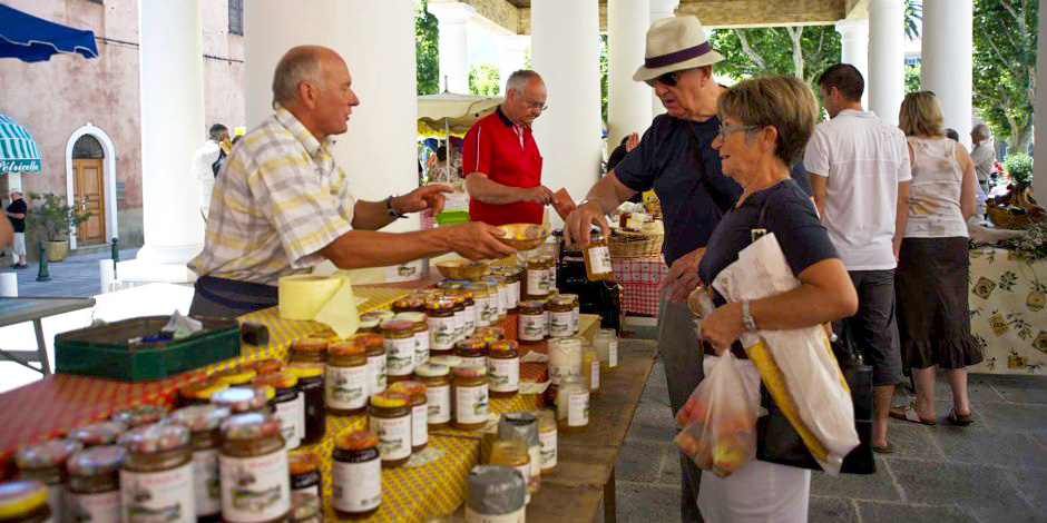 L'Ile Rousse market L'Ile Rousse market