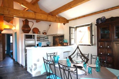 Kitchen/Dining Area