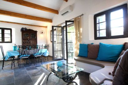 Lounge/Dining Area
