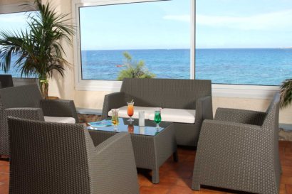 Lounge Area & Sea View