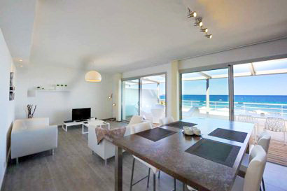 Lounge/Dining Area