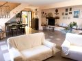 Lounge/dining area