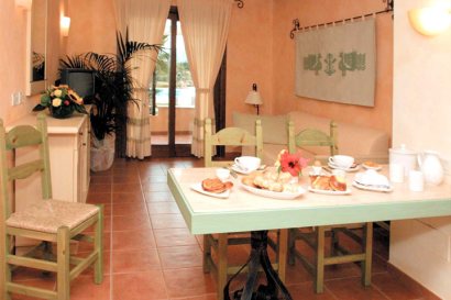 Lounge/Dining Area