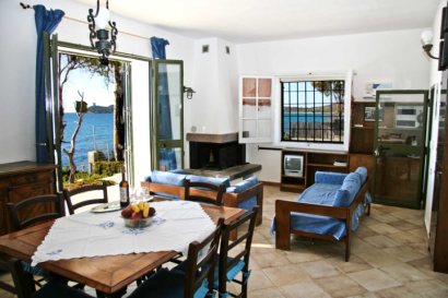 Lounge/dining area