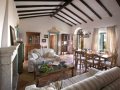 Lounge/Dining Area
