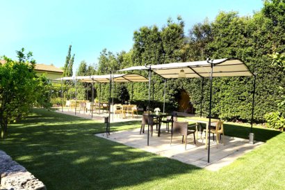 Outside Dining Area/Grounds