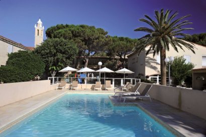 Pool Area & Grounds