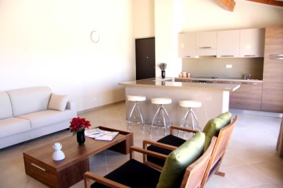 Lounge/Kitchen Area