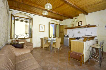 Kitchen/dining/sitting area