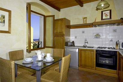 Kitchen/dining/sitting area