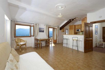 Lounge/Kitchen Area