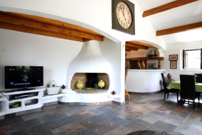 Lounge/Dining Area