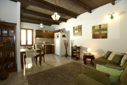 Open plan living / kitchen area