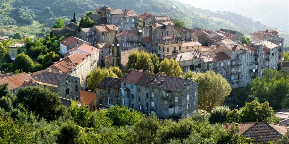 Walking in Corsica - © Europe Active Walking in Corsica - © Europe Active
