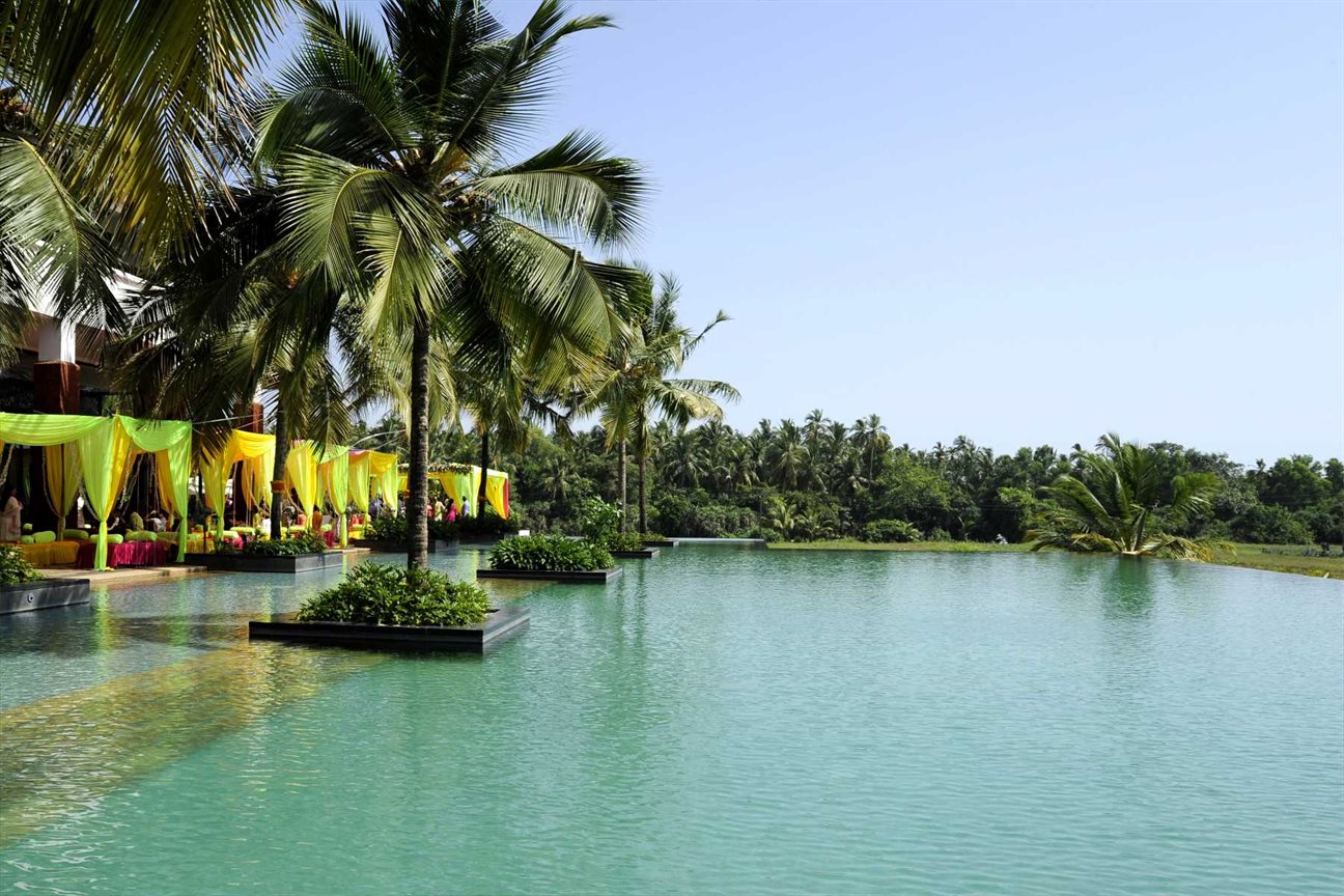 best-swimming-pools-in-goa