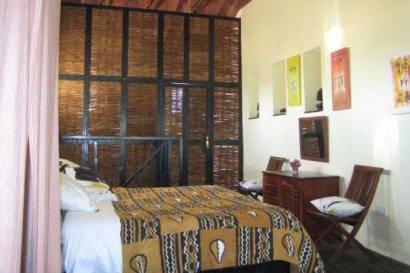 Standard 'garden' room at Hibiscus House