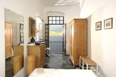 Double bedroom with doors to balcony