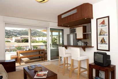 Living room & kitchen