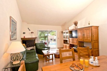 Sitting & dining area