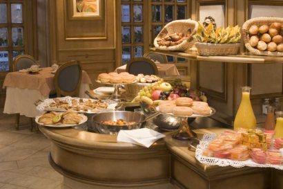 Buffet/Dining Area