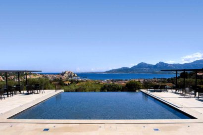 Pool & Sea View