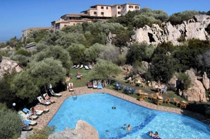 Hotel and Pool Area/Scenery