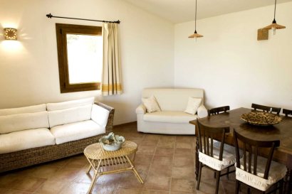 Lounge/Dining Area